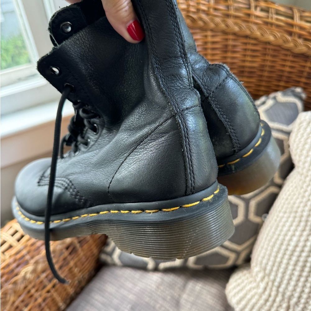 Women’s Doc Marten size 8. Prob fit more like 8.5.